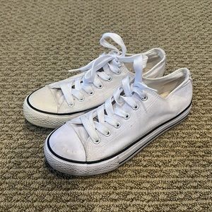 White sneakers women’s 6